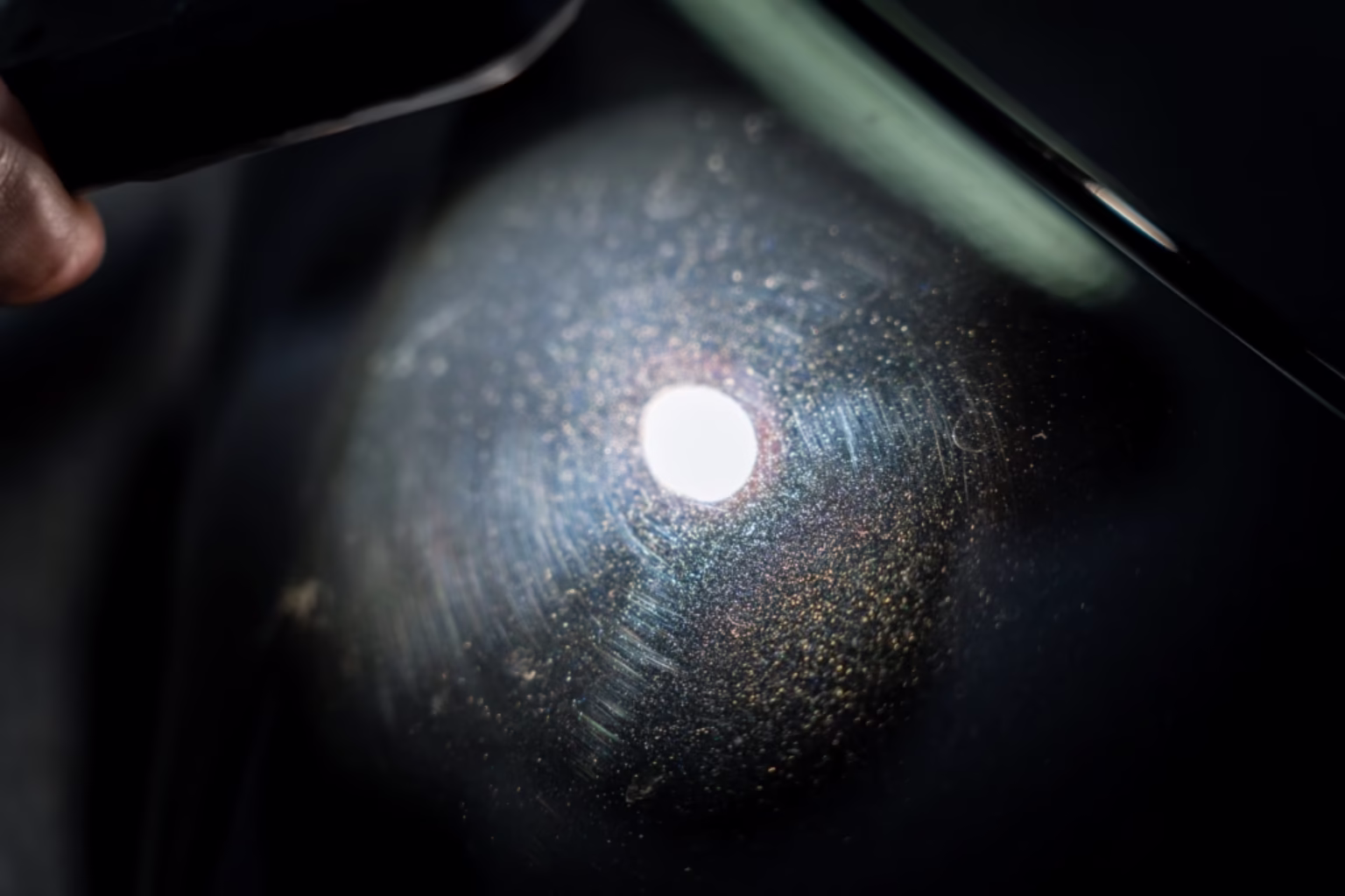 Lakier samochodowy pełny rys